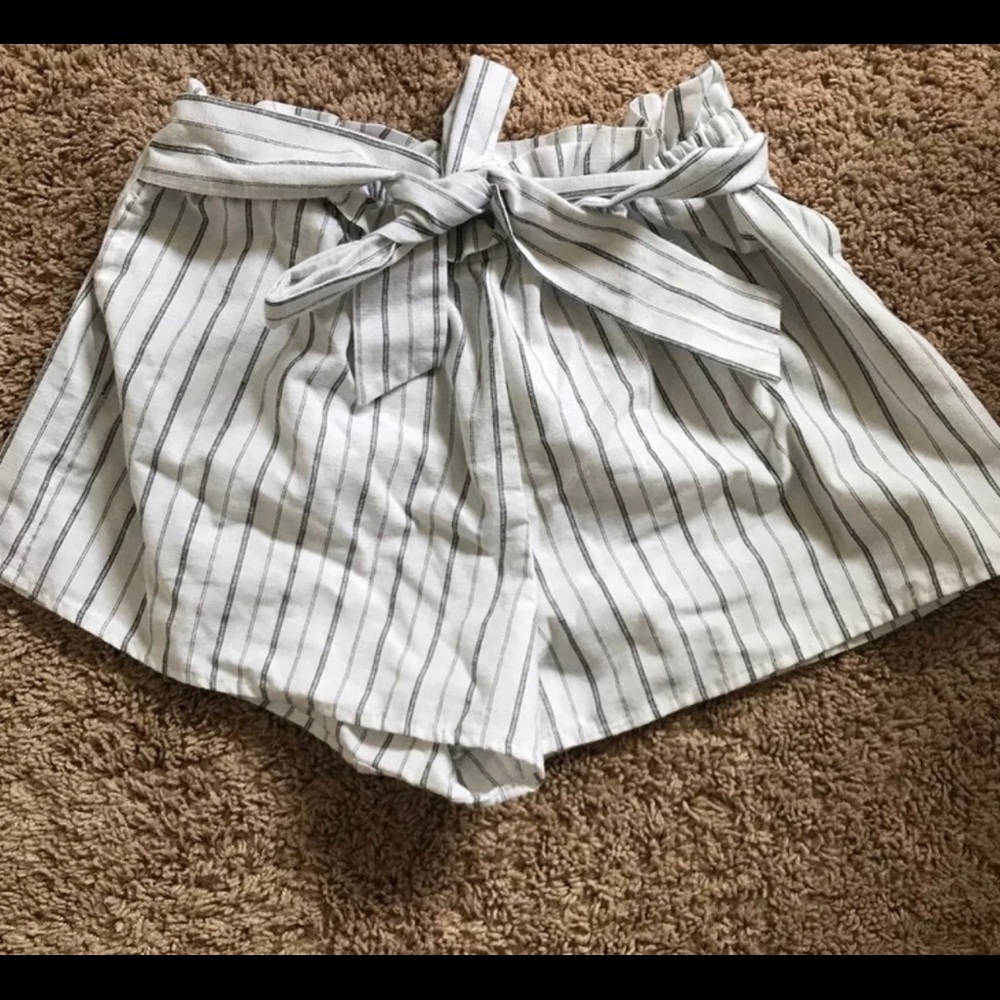 Striped tie linen shorts